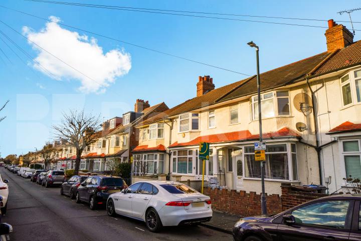 Refurbished throughout, flooded with natural light & beautiful mature garden  St. Barnabas Road, Tooting